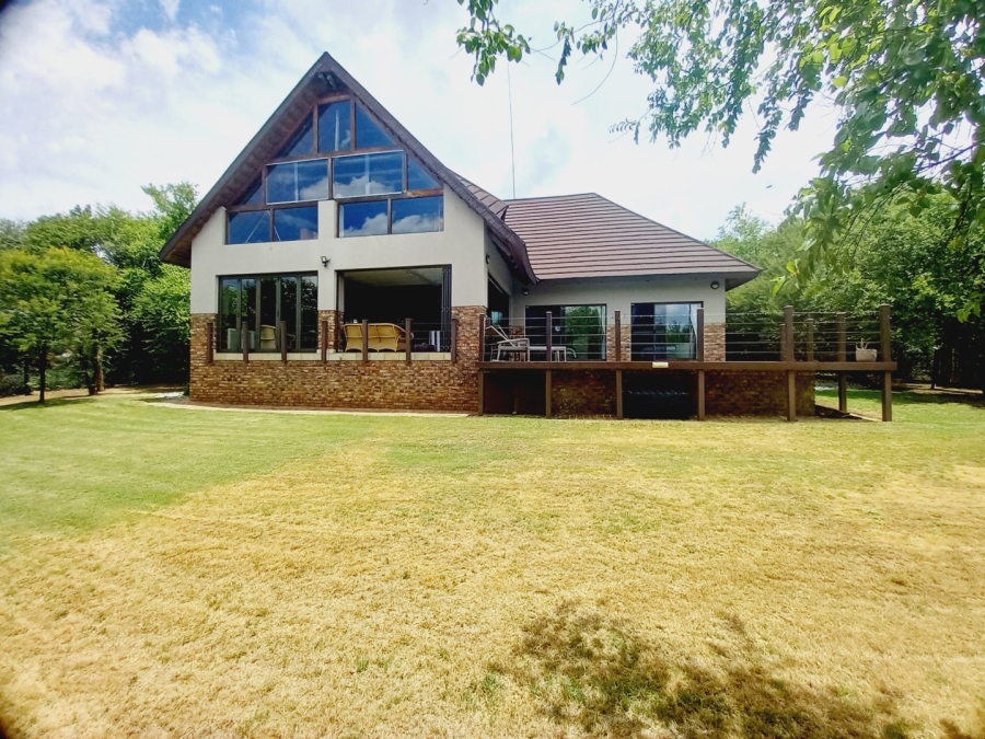 4 Bedroom Property for Sale in Boschenvaal River Front Lodges Free State